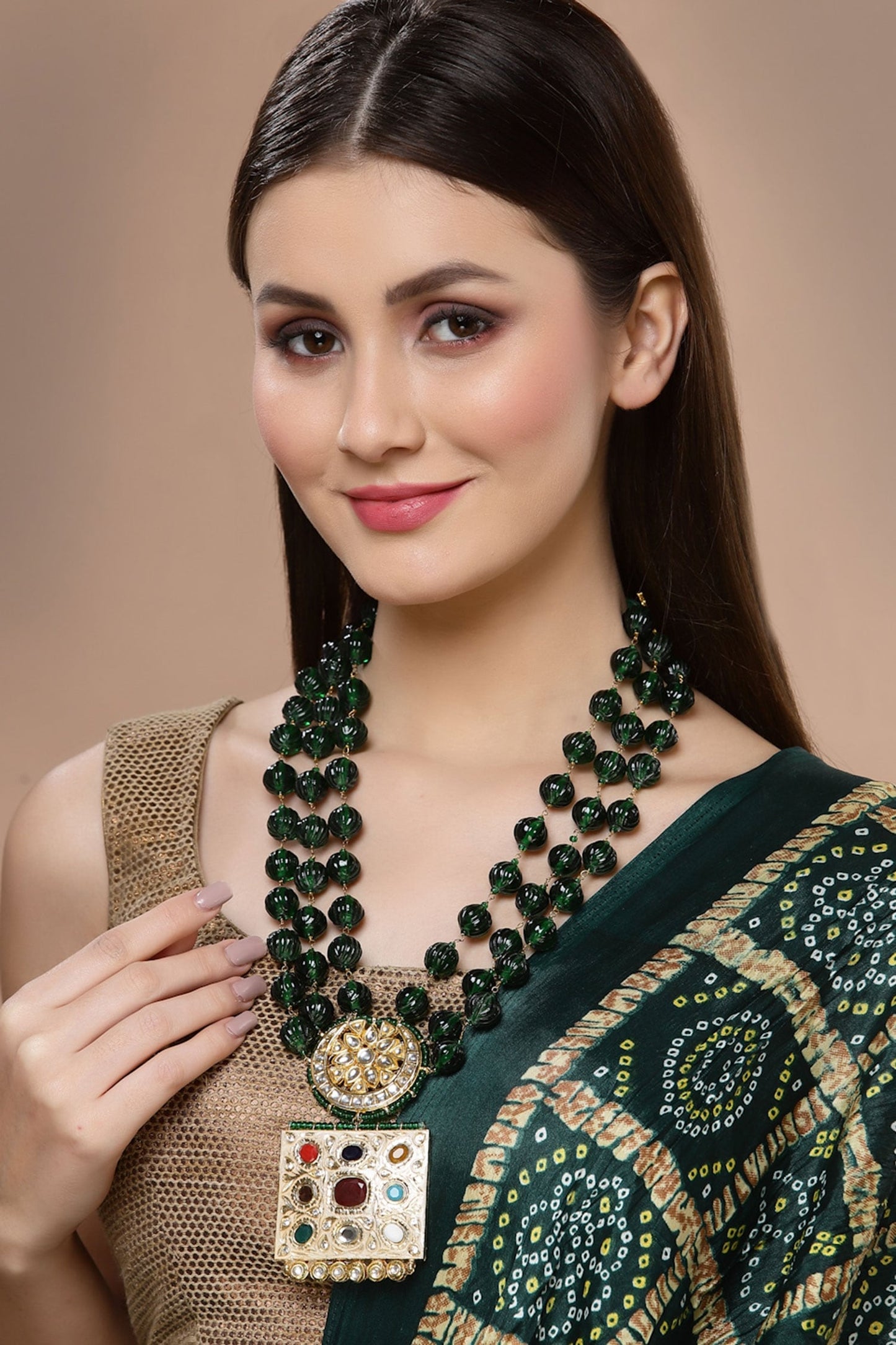 Kundan Embellished Pendant Necklace 