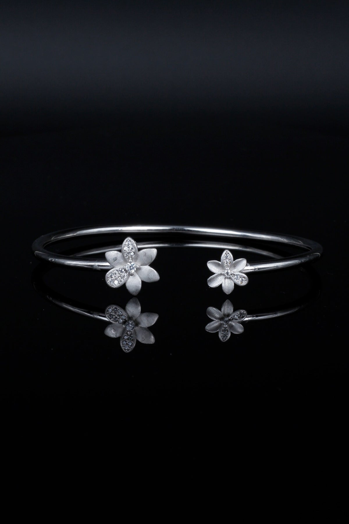 Hena Floral Open Bracelet 