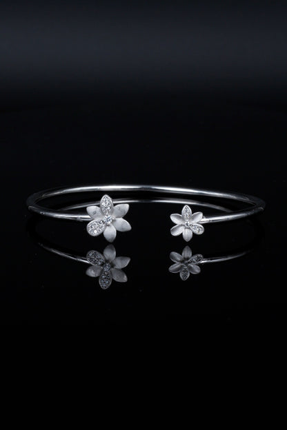 Hena Floral Open Bracelet 
