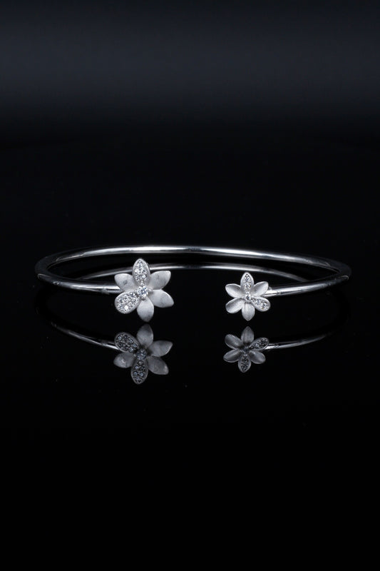 Hena Floral Open Bracelet 