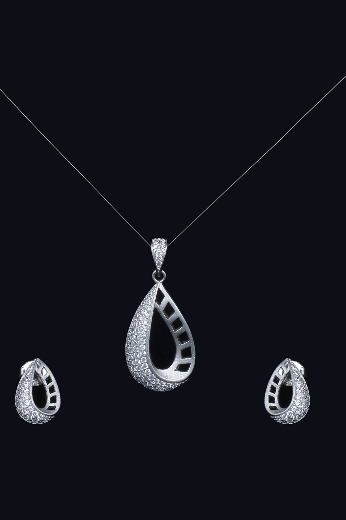 Urfi Tear Drop Pendant With Earrings 