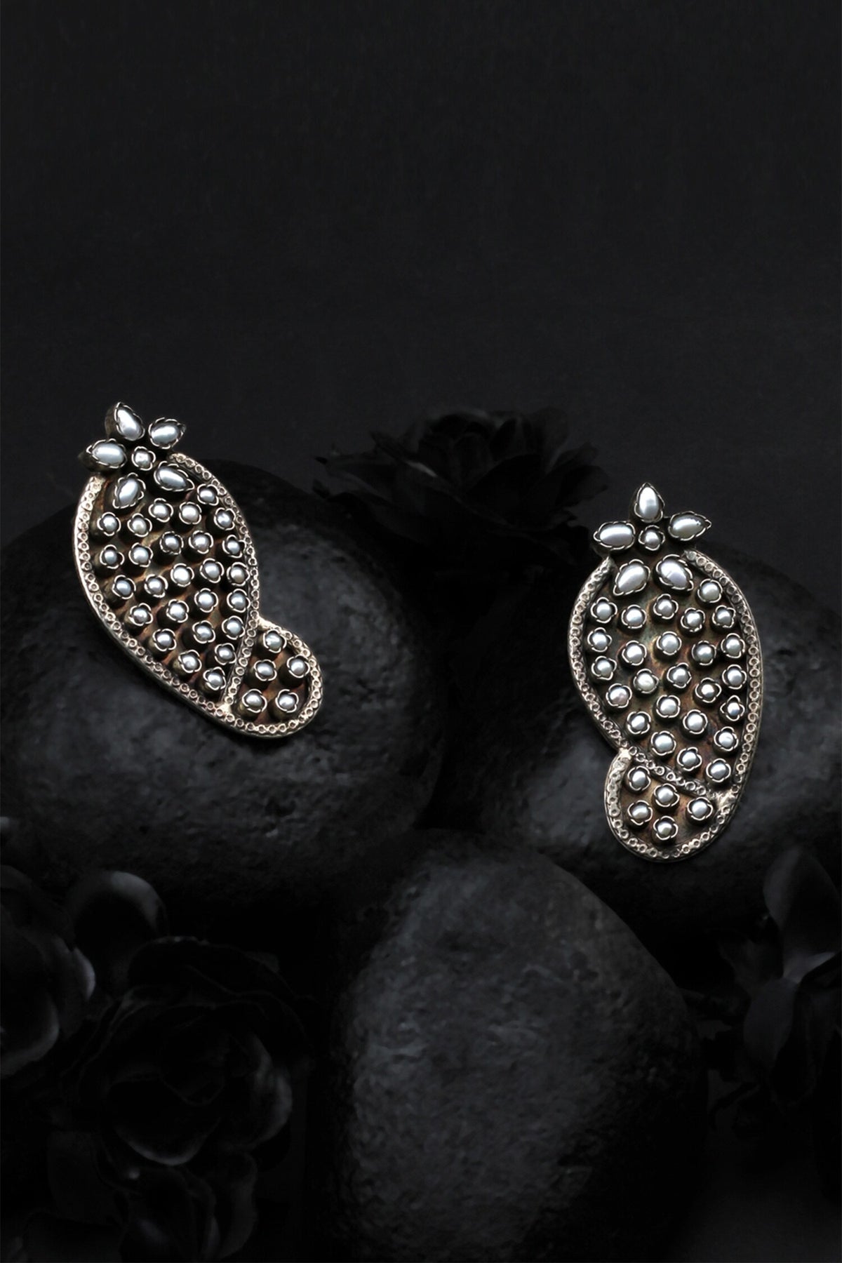 Carved Stud Earrings 