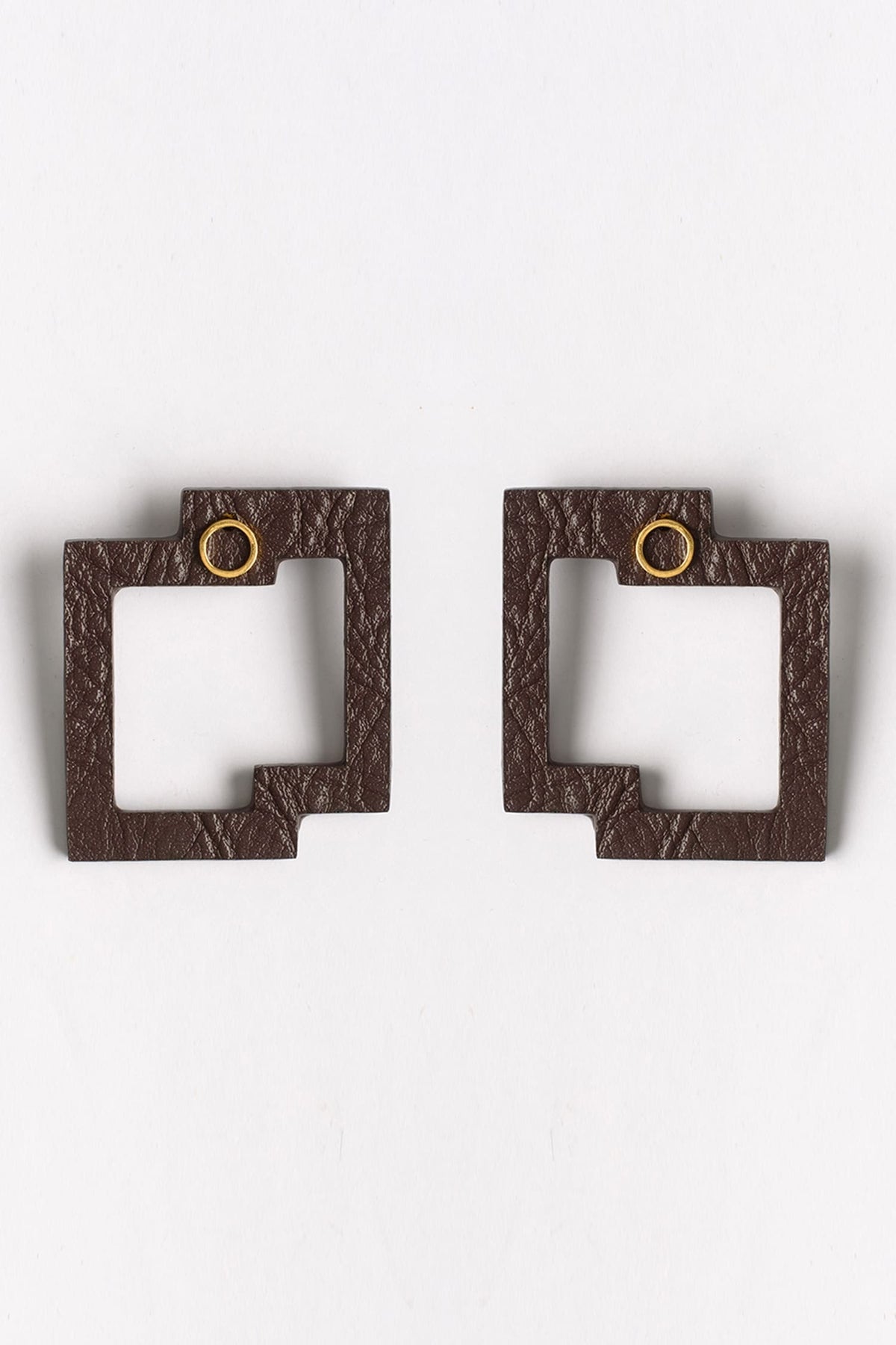Cutout Stud Earrings 