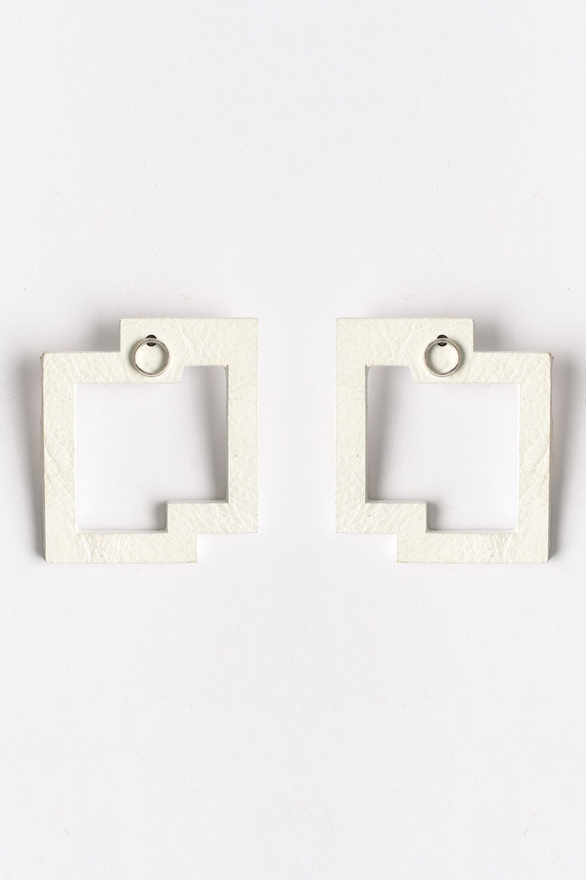 White Cutout Textured Stud Earrings 