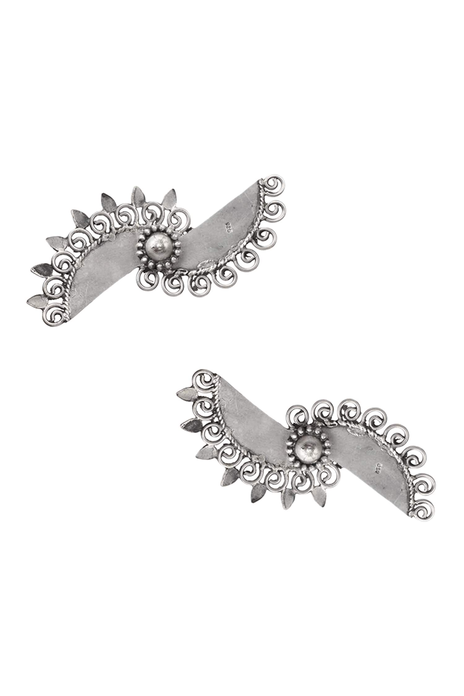 Carved Stud Earrings 