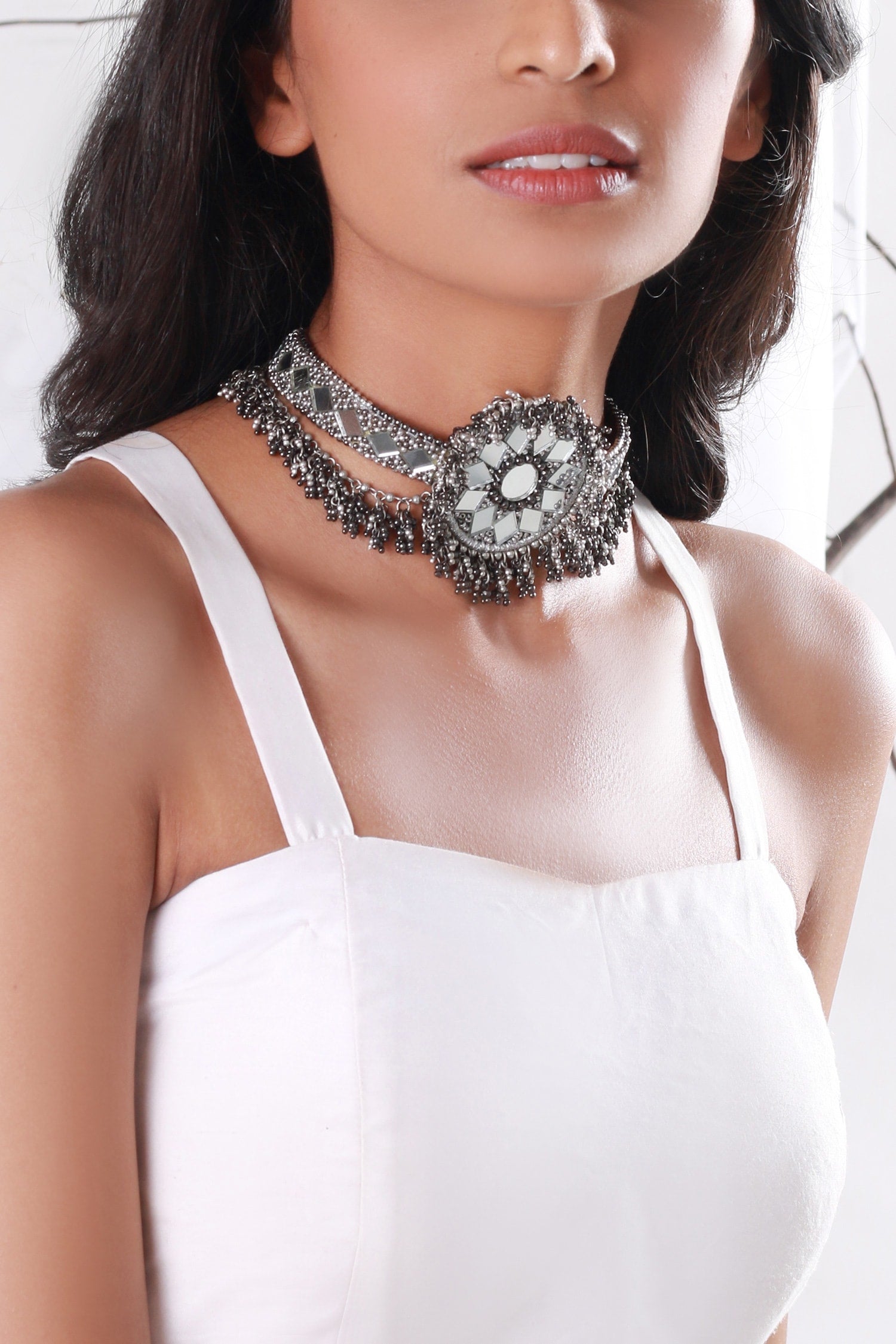 Ojasa Choker 