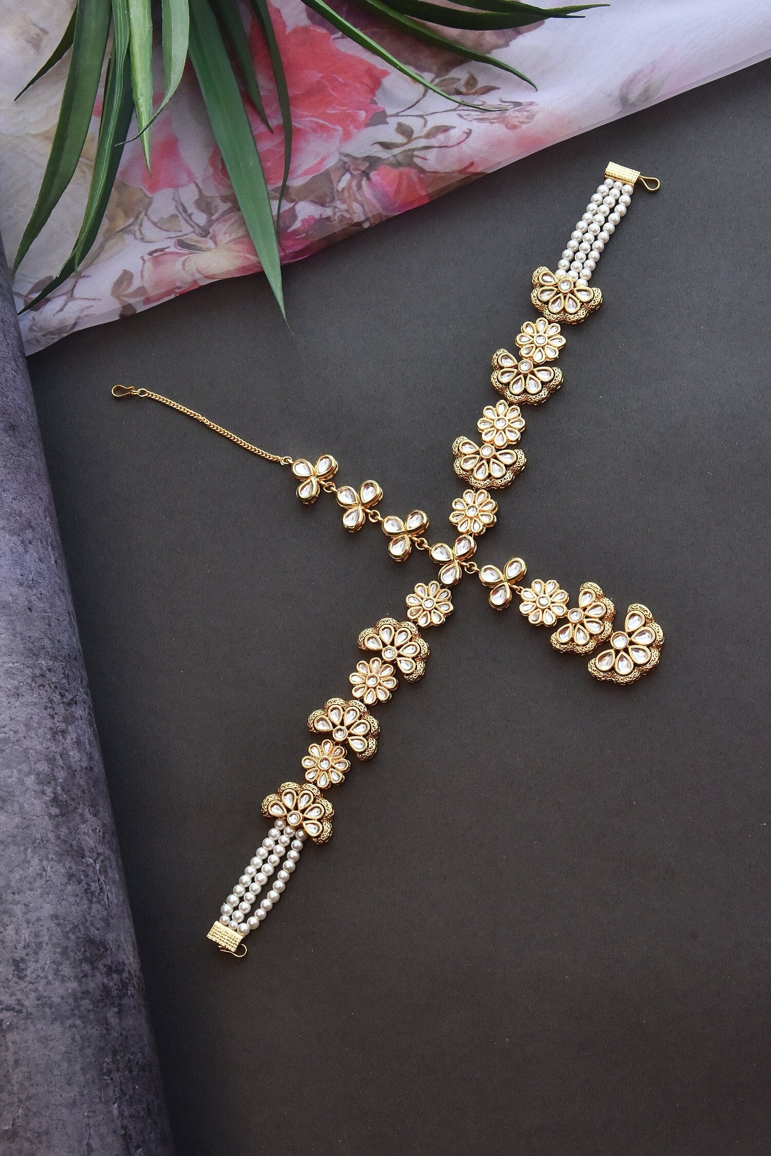 Kundan Floral Mathapatti 