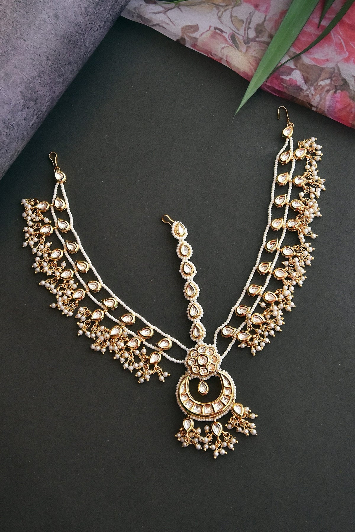 Kundan Studded Mathapatti 