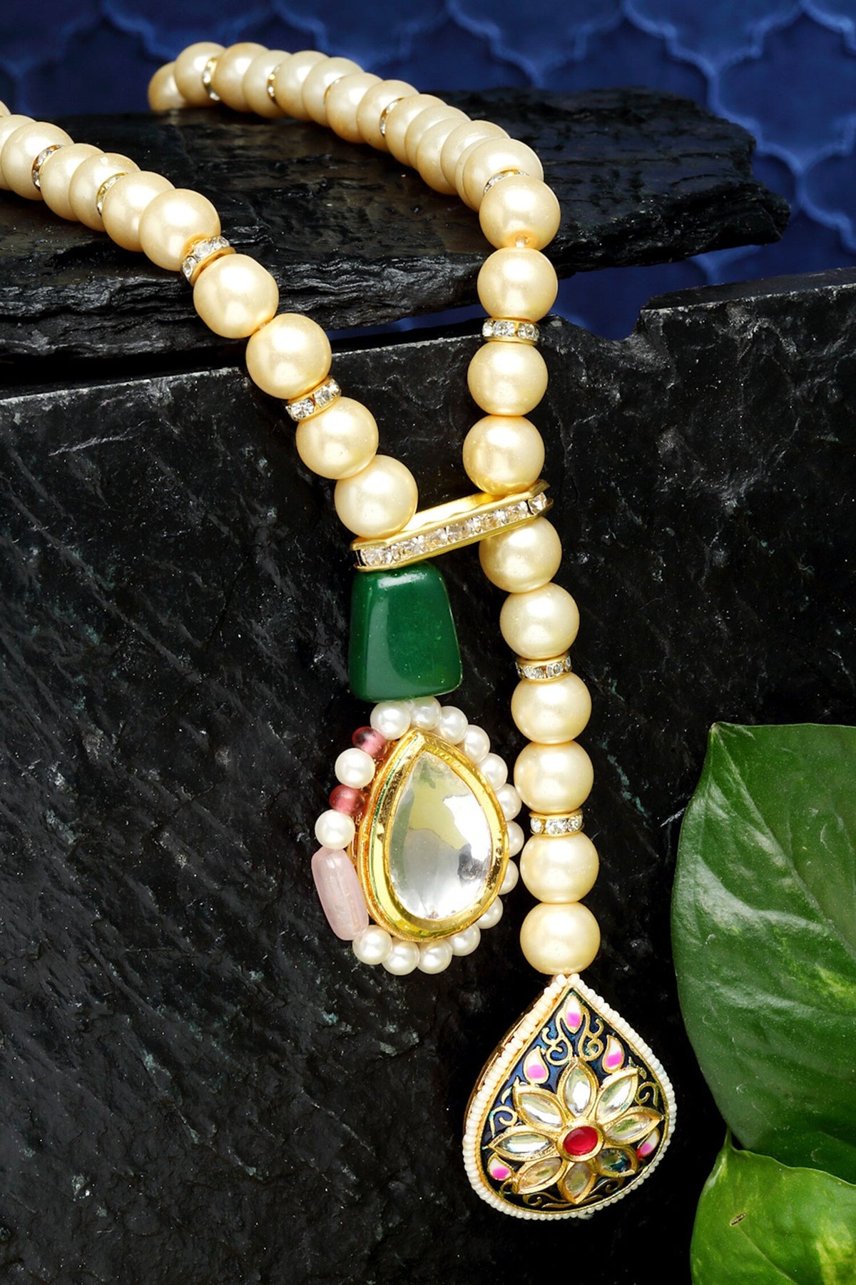 Pearl Embellished Pendant Necklace 