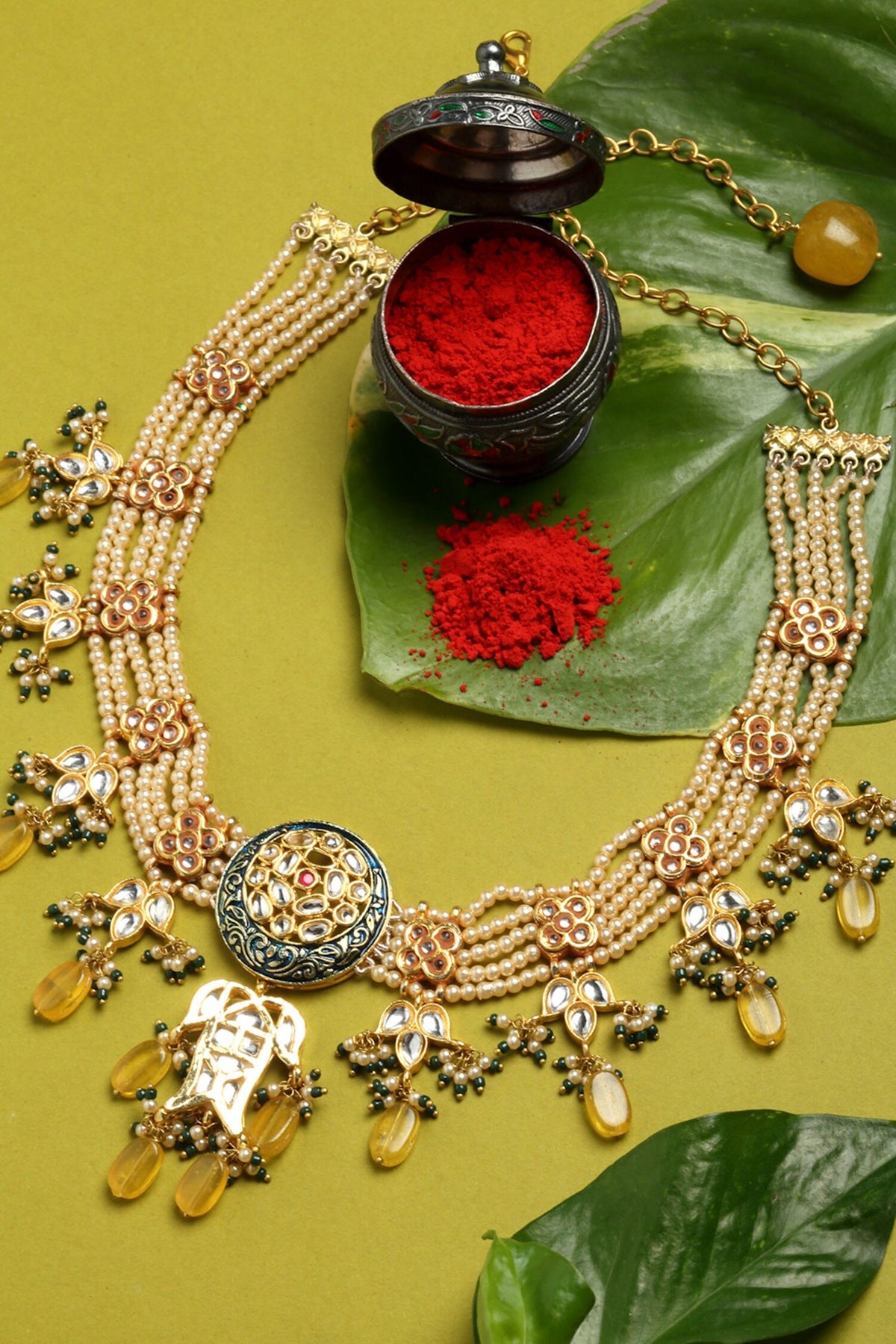 Kundan Embellished Pendant Necklace 