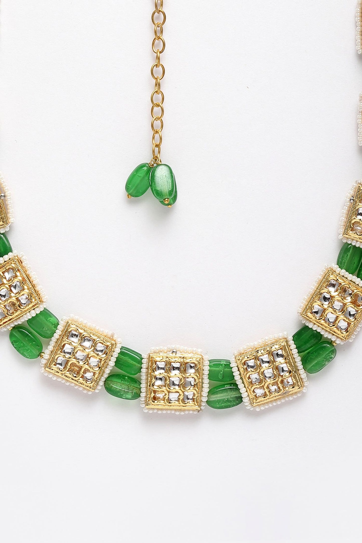 Pearl Embellished Necklace 