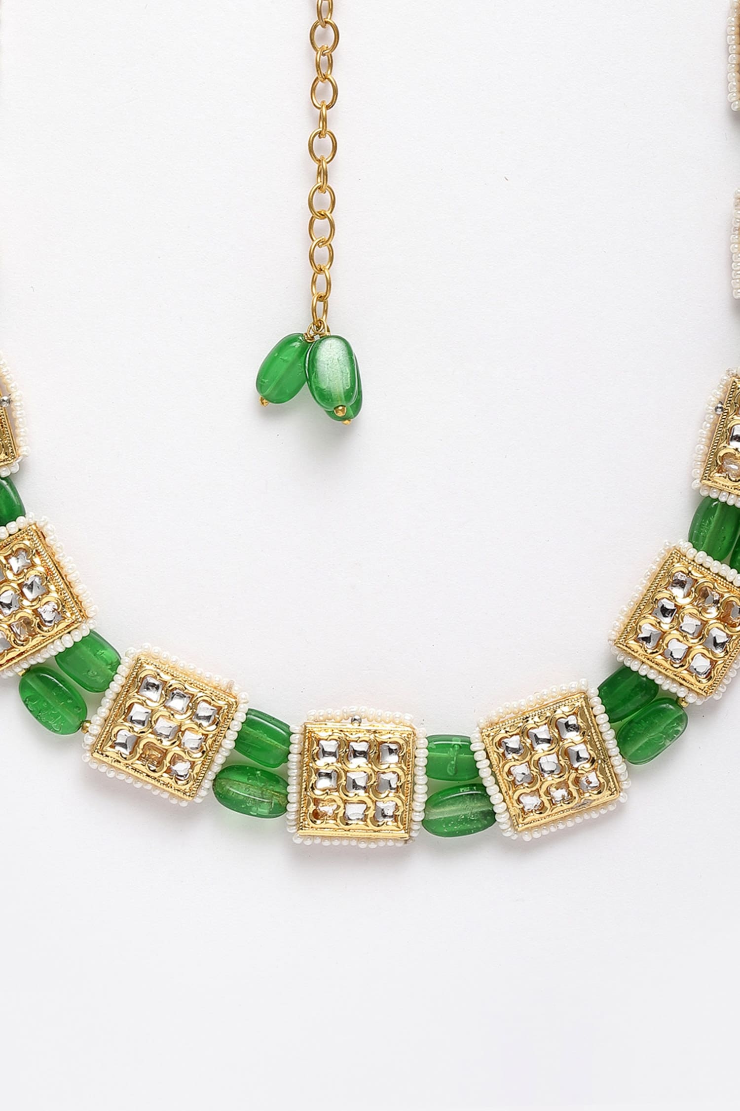 Pearl Embellished Necklace 