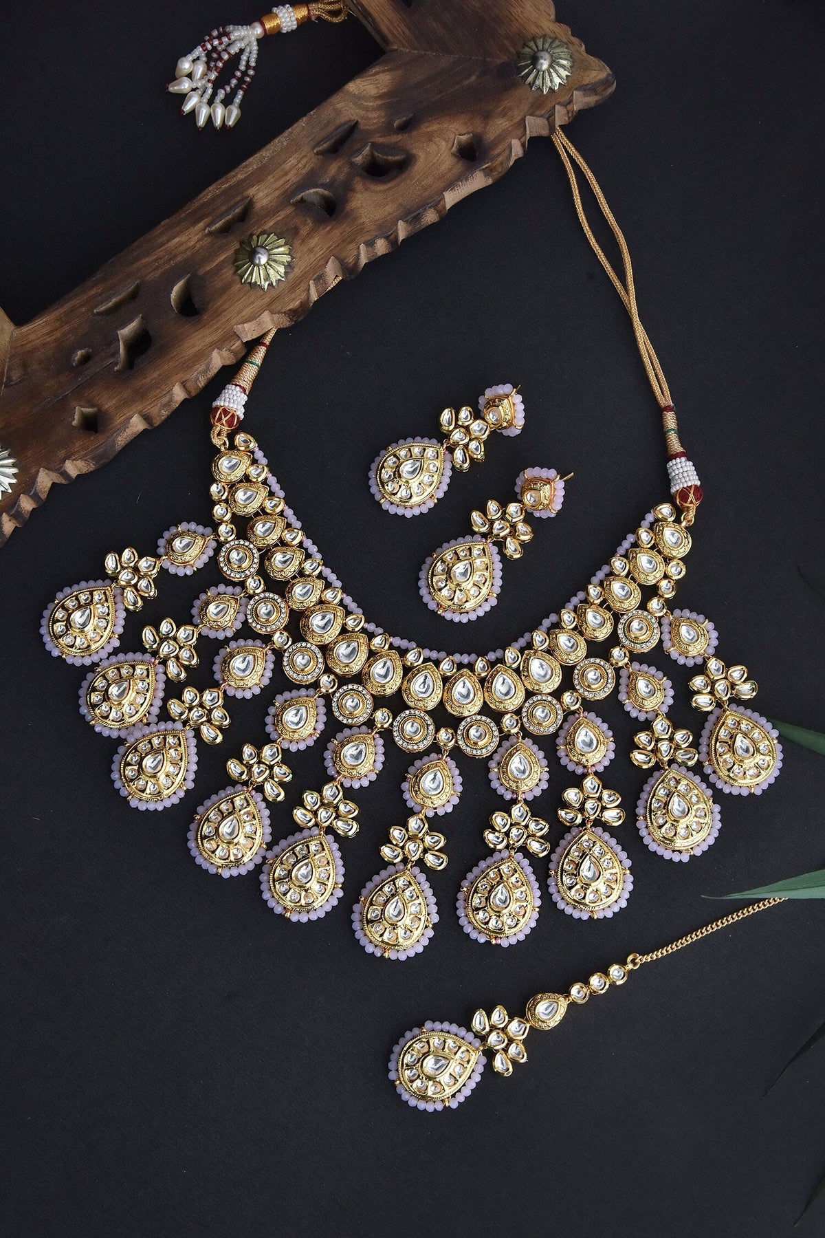 Kundan Embellished Necklace Set 