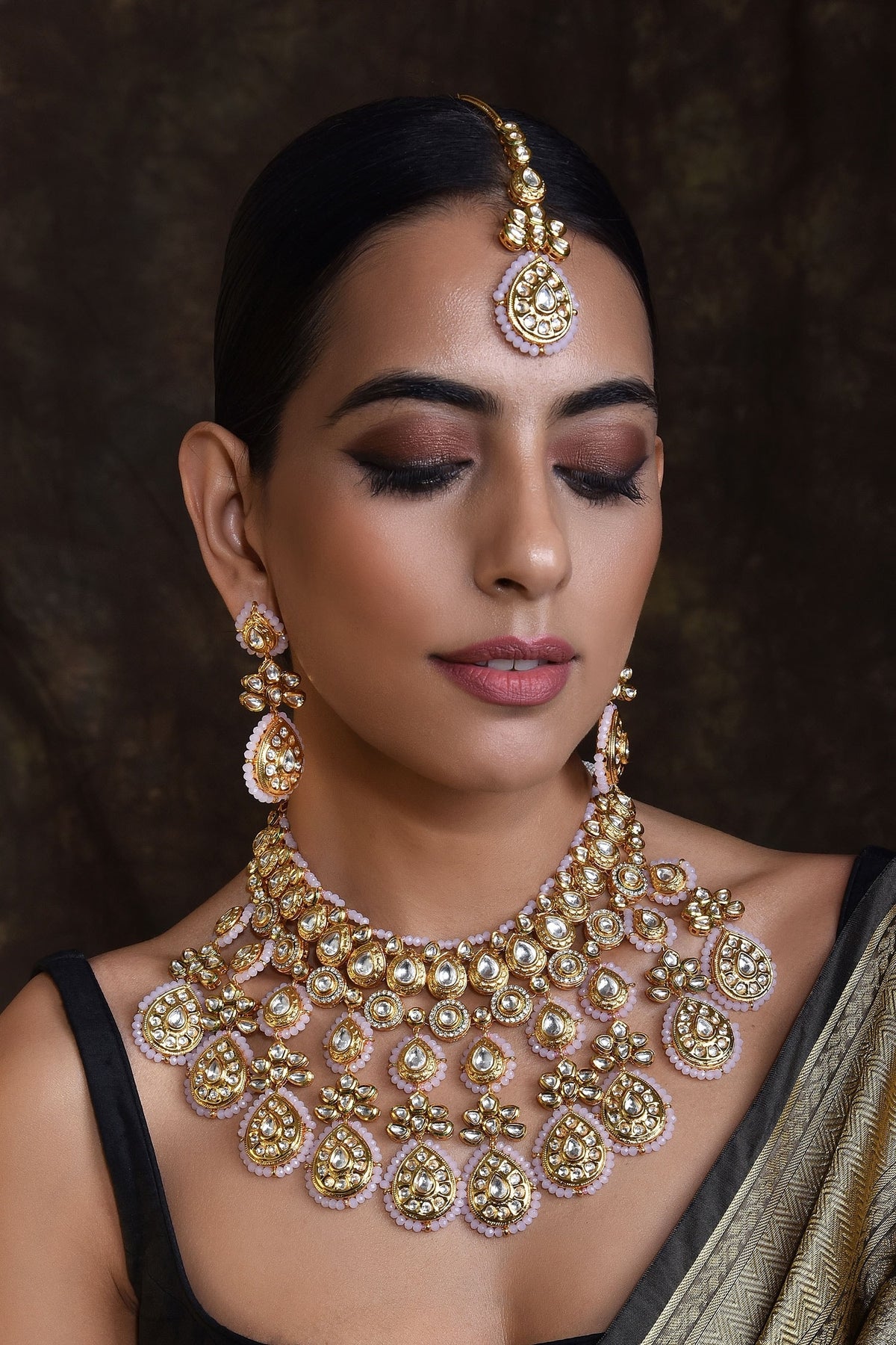 Kundan Embellished Necklace Set 