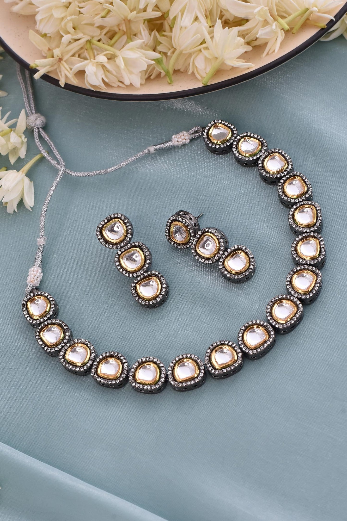 Kundan Embellished Choker Set 
