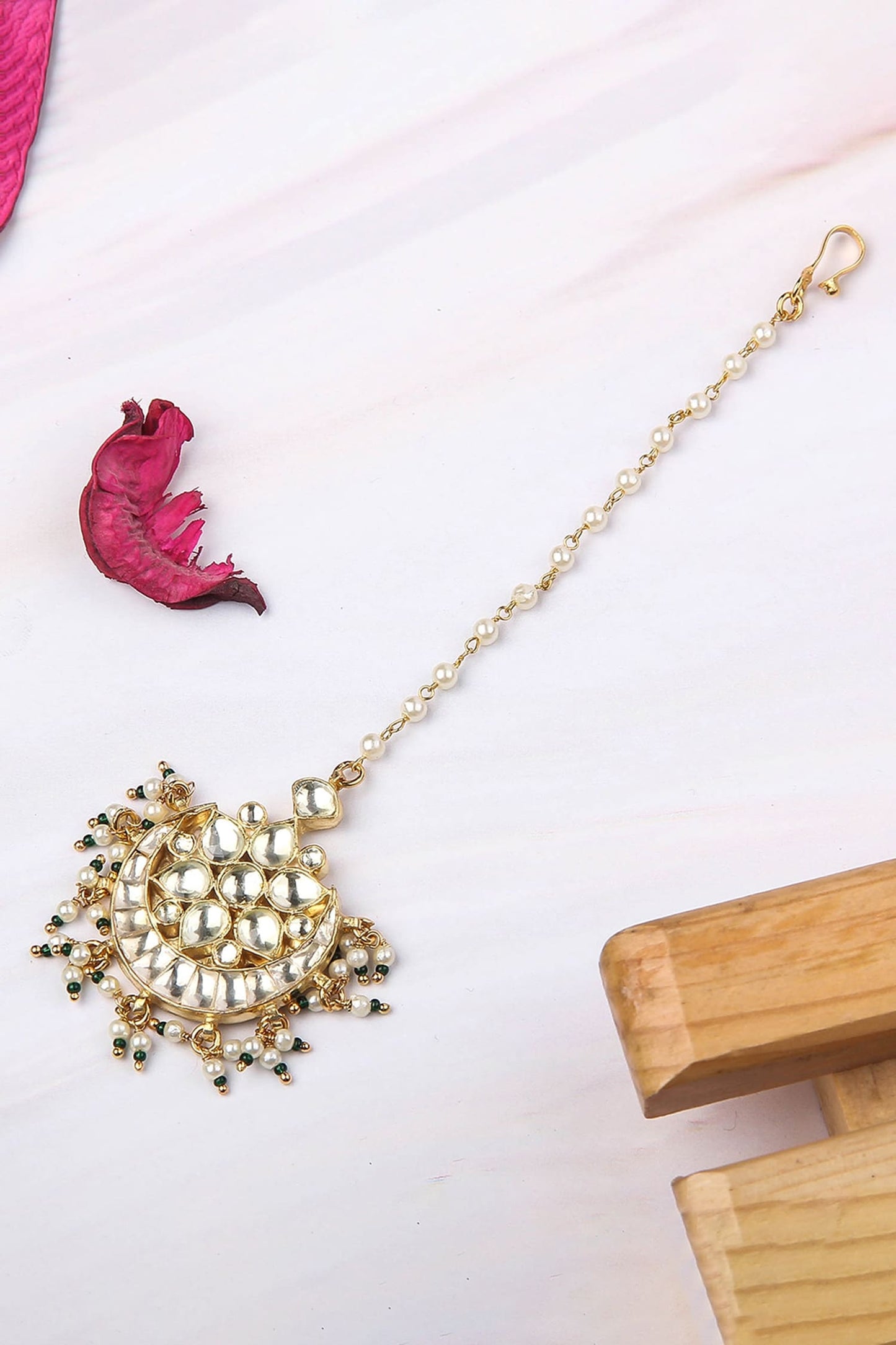 Crescent Kundan Maangtikka 