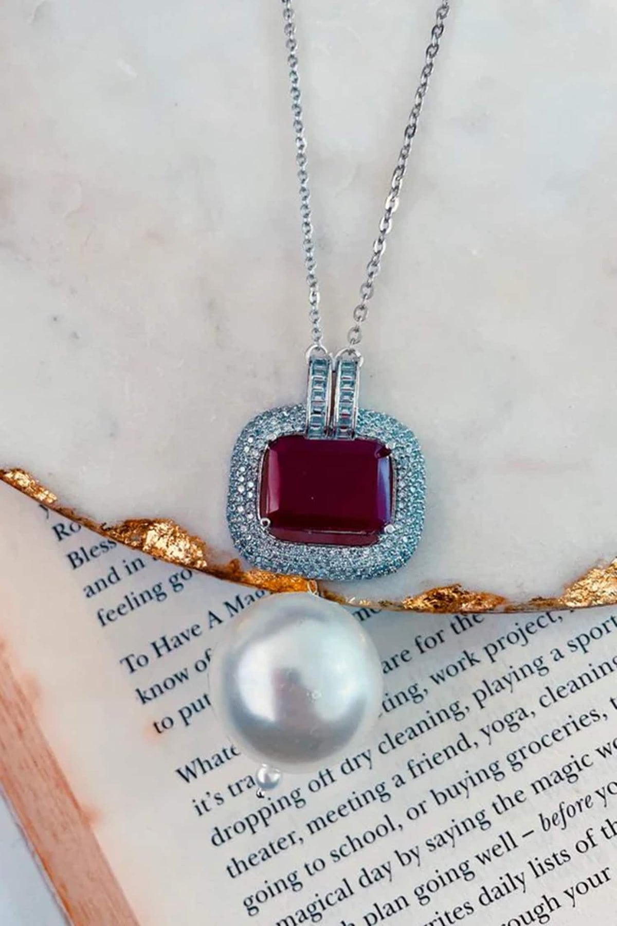 Dazzel Pearl Drop Necklace 