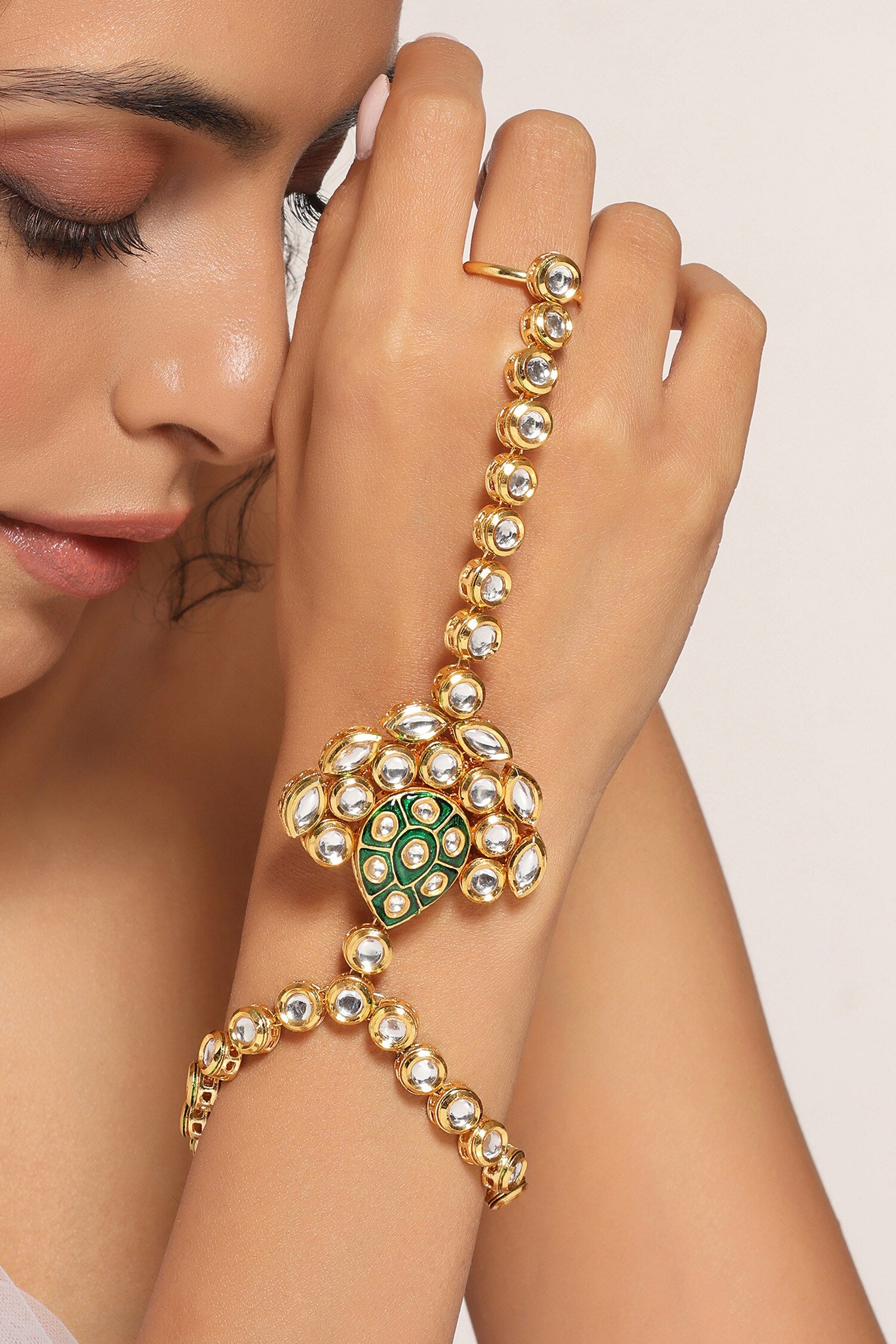 Geometric Pattern Embellished Haathphool 