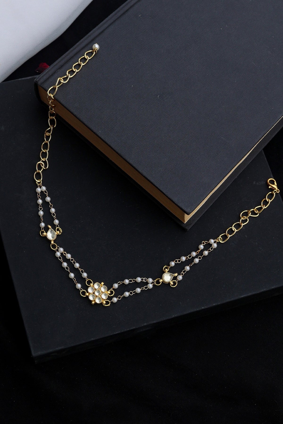 Delicate Kundan & Pearl Choker 