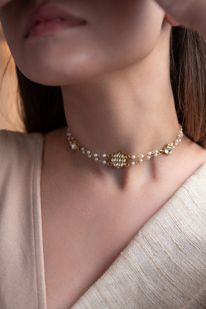 Delicate Kundan & Pearl Choker 
