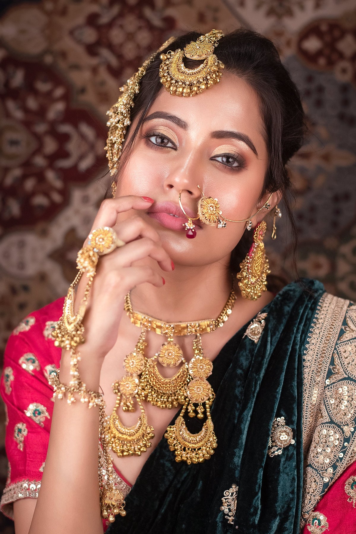 Thread Embroidered Necklace Set 