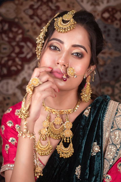 Thread Embroidered Necklace Set 