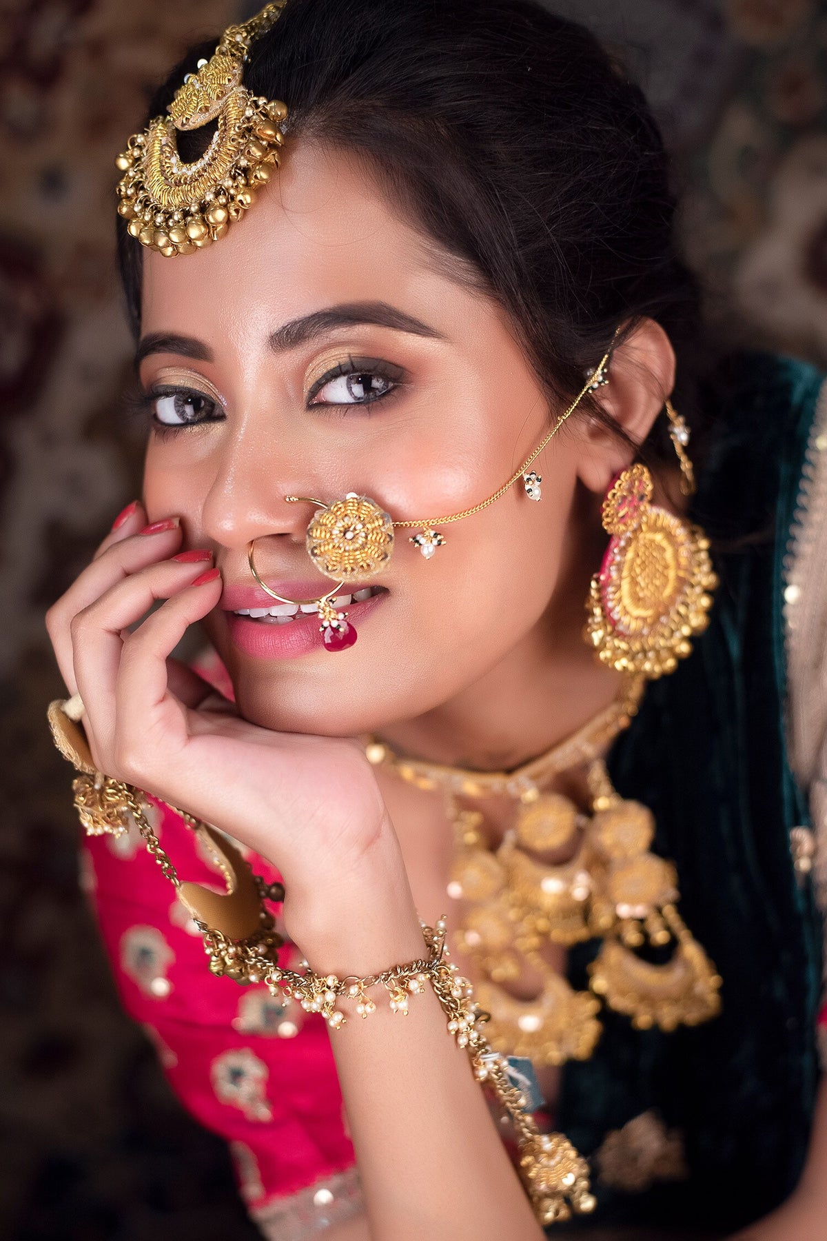 Thread Embroidered Necklace Set 