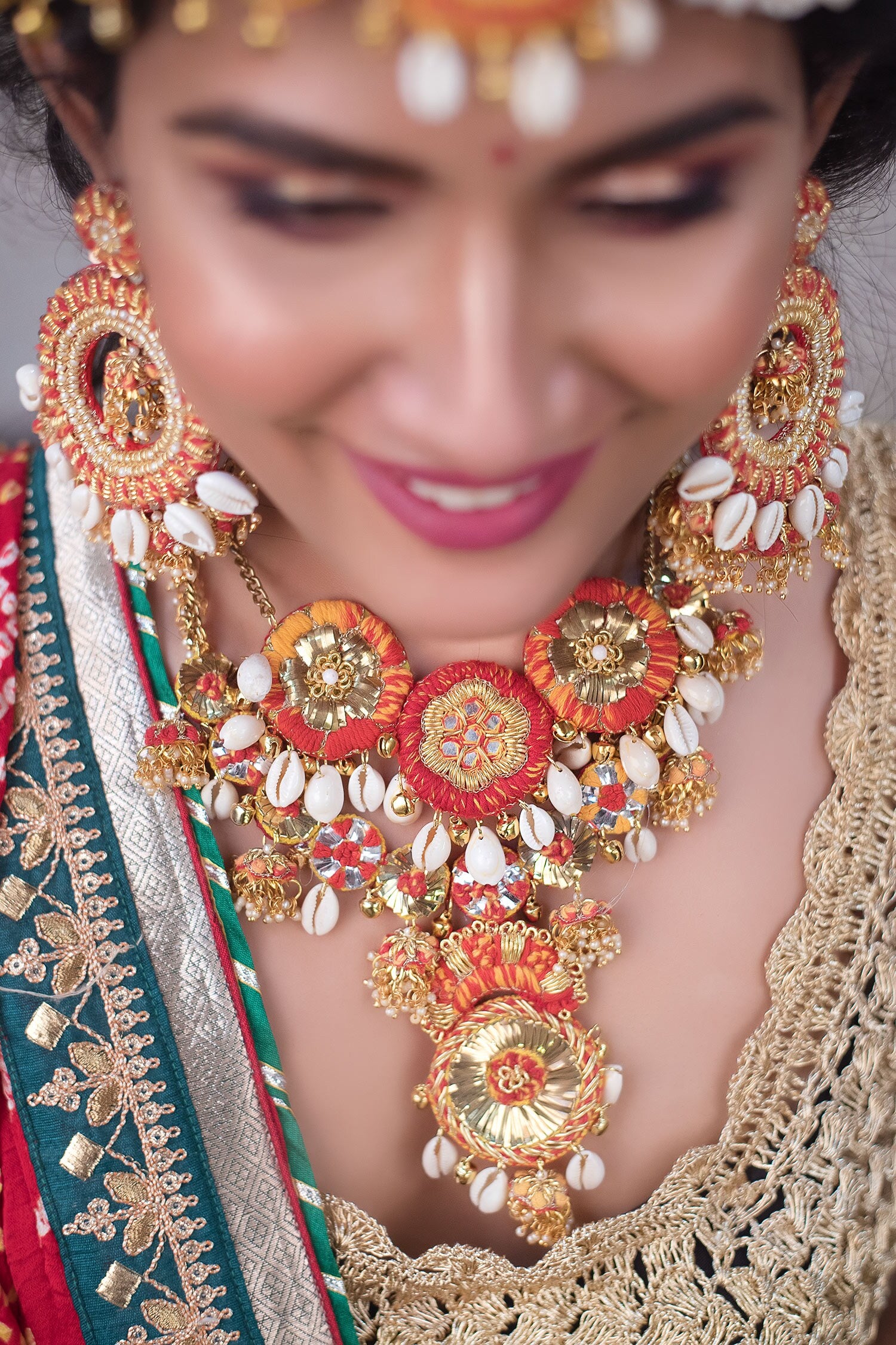 Thread & Shell Embroidered Necklace Set 