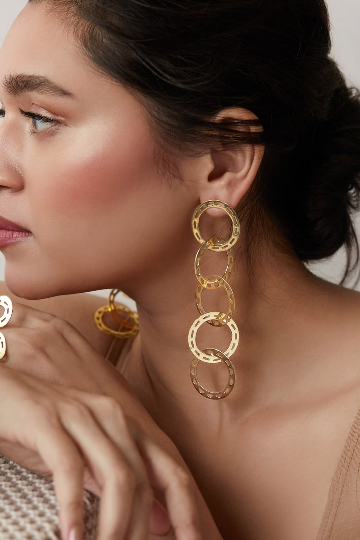 Tiered Link Long Earrings 