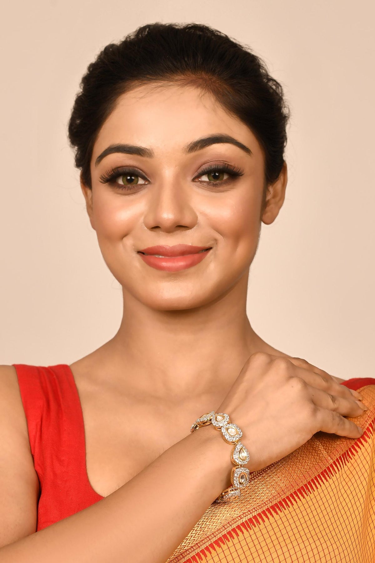 Kundan Teardrop Motif Bracelet 