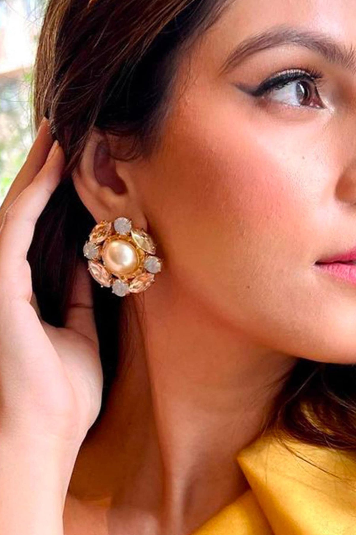 Sangria Pearl Stud Earrings 