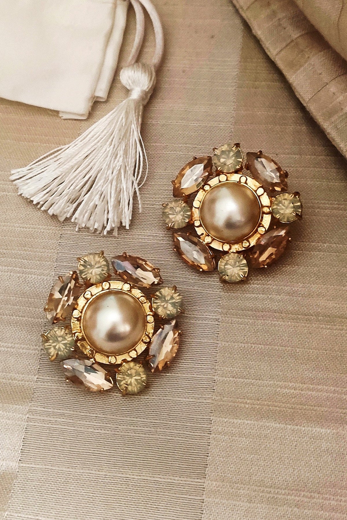 Sangria Pearl Stud Earrings 