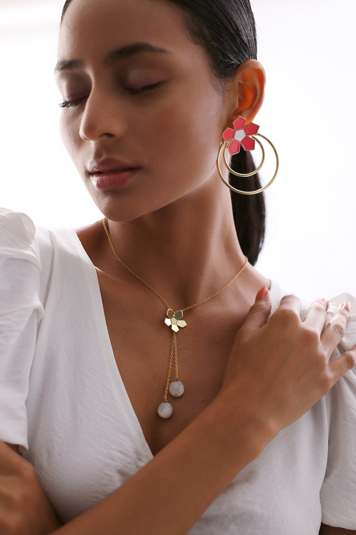 Plume Floral Pattern Necklace 