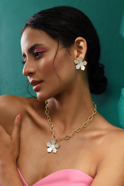 Leilani Floral Pattern Interlinked Necklace 