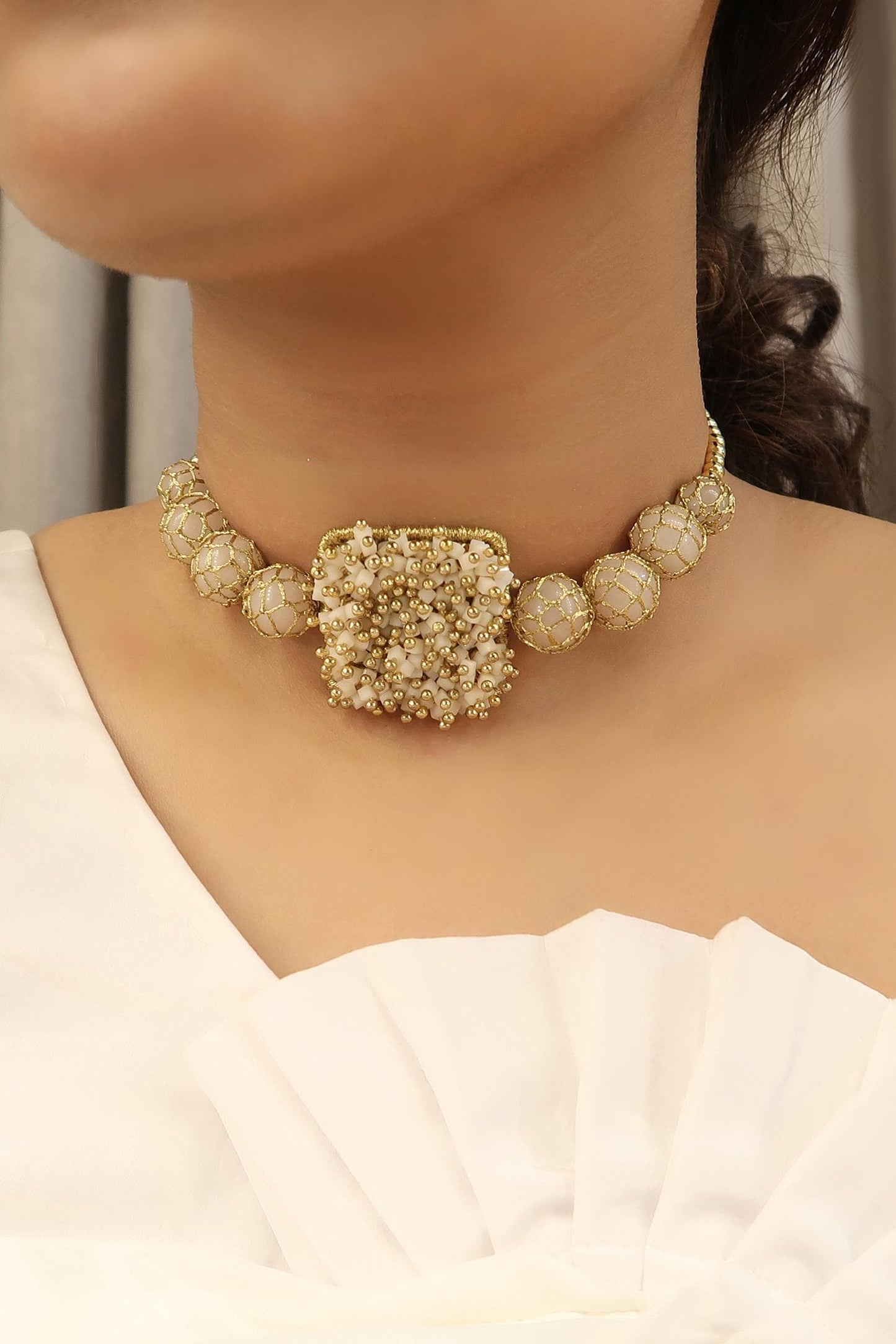 William Pendant Choker 