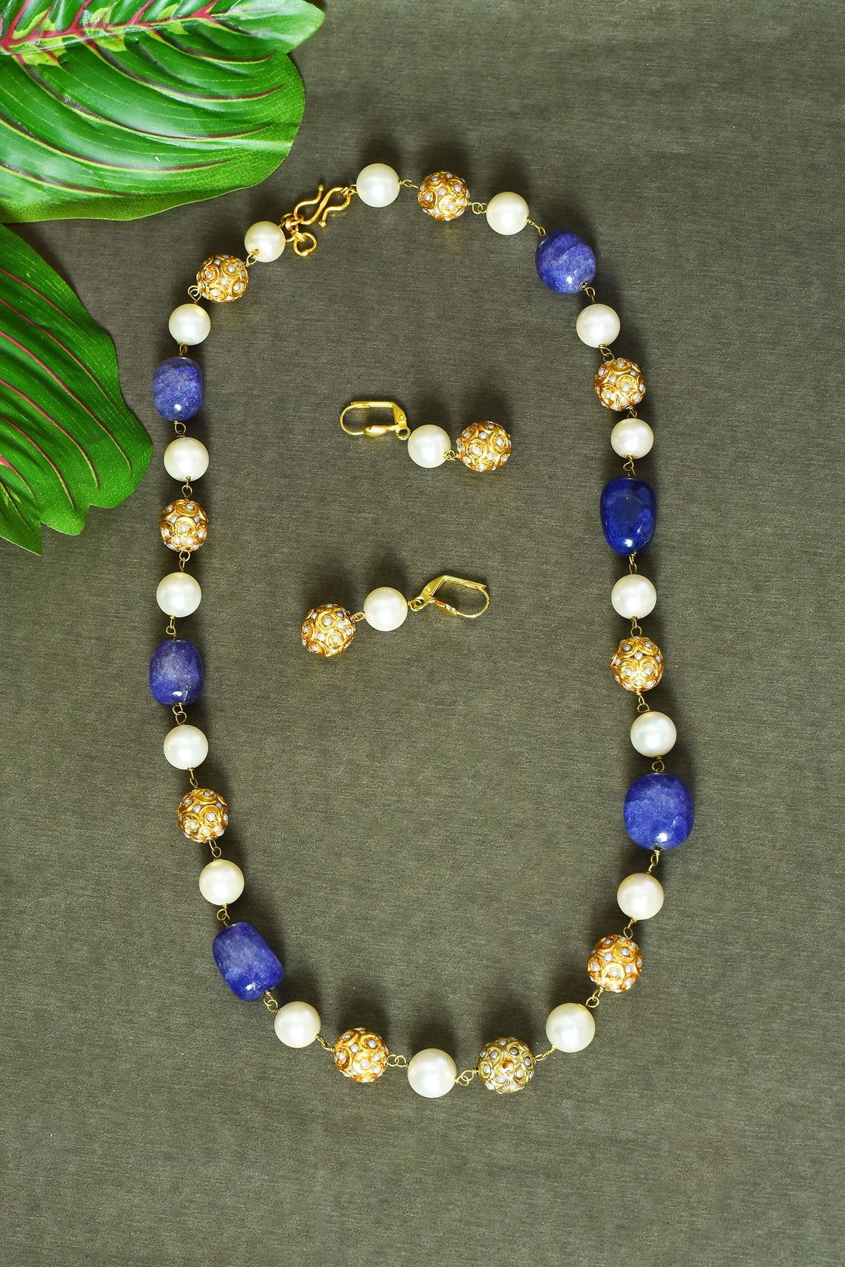 Pearl Embellished Necklace Set 