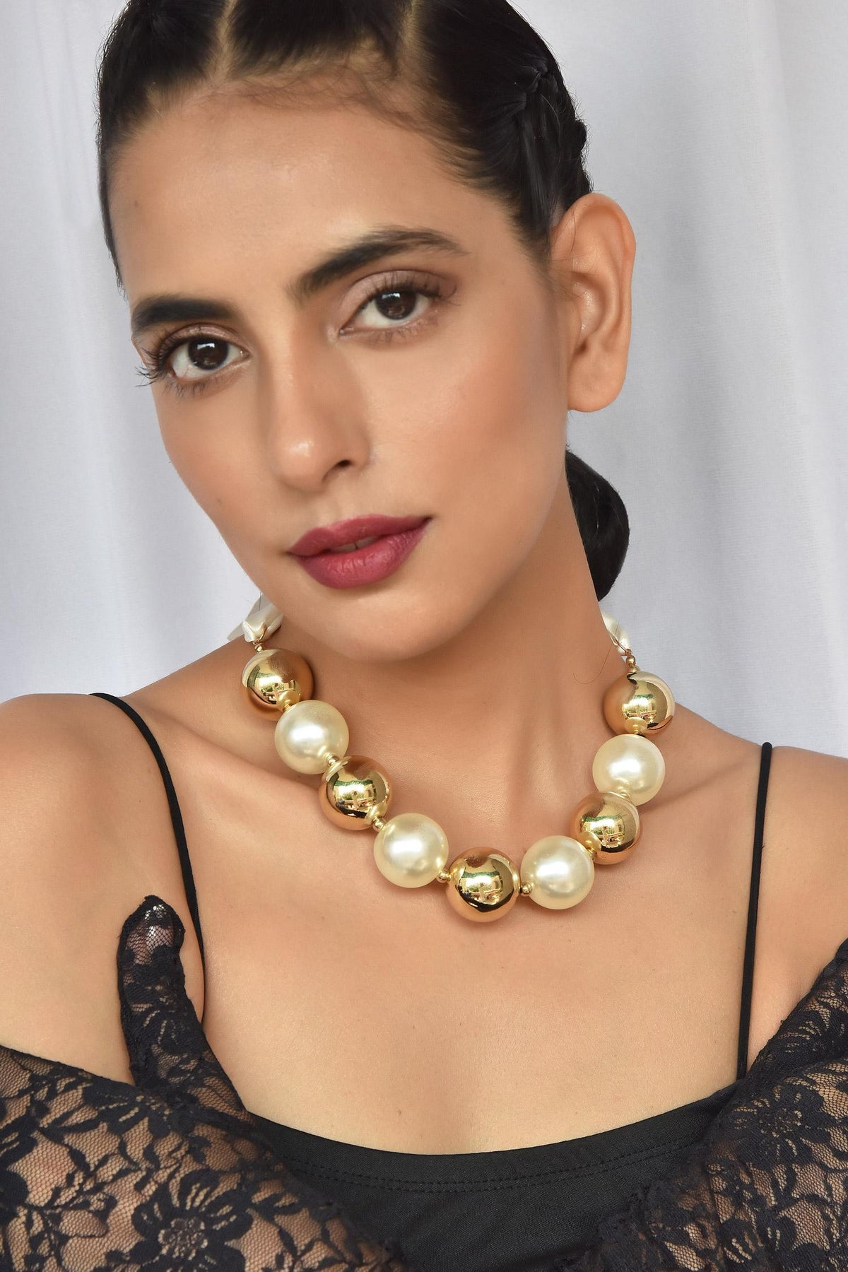 Pearl Embellished Necklace 