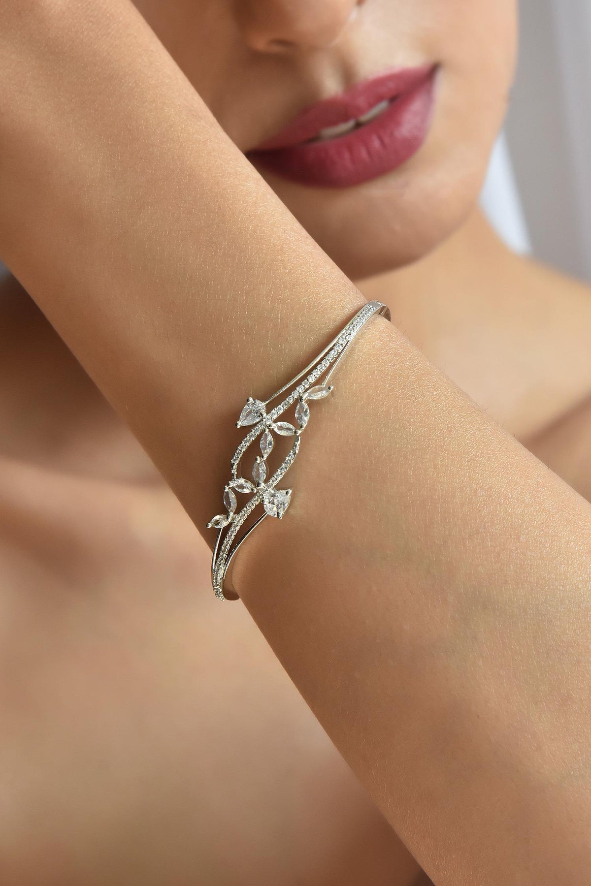 Solitaire Embellished Bracelet 