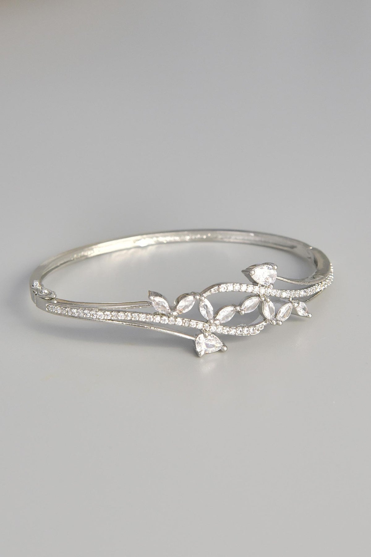 Solitaire Embellished Bracelet 