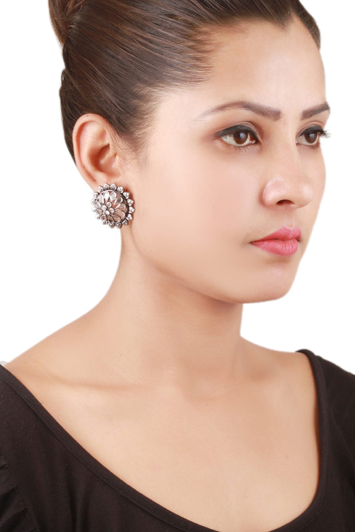 Carved Stud Earrings 