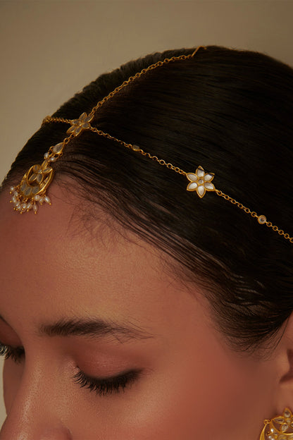 Chaand Phool Mirror Embellished Maangtikka 