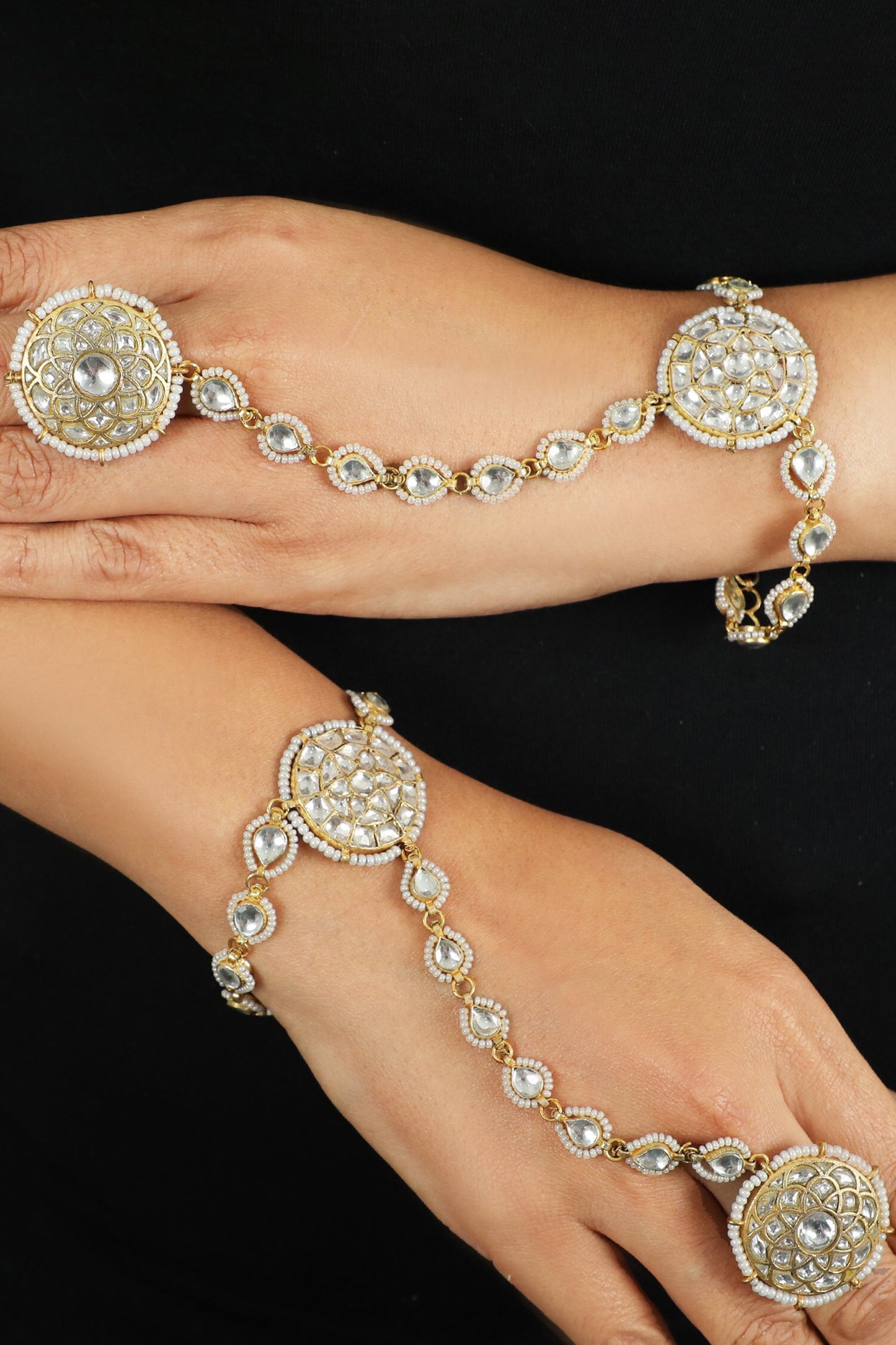 Gold Floral Carved Haathphool Set 