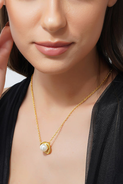 Pearl Pendant Necklace 