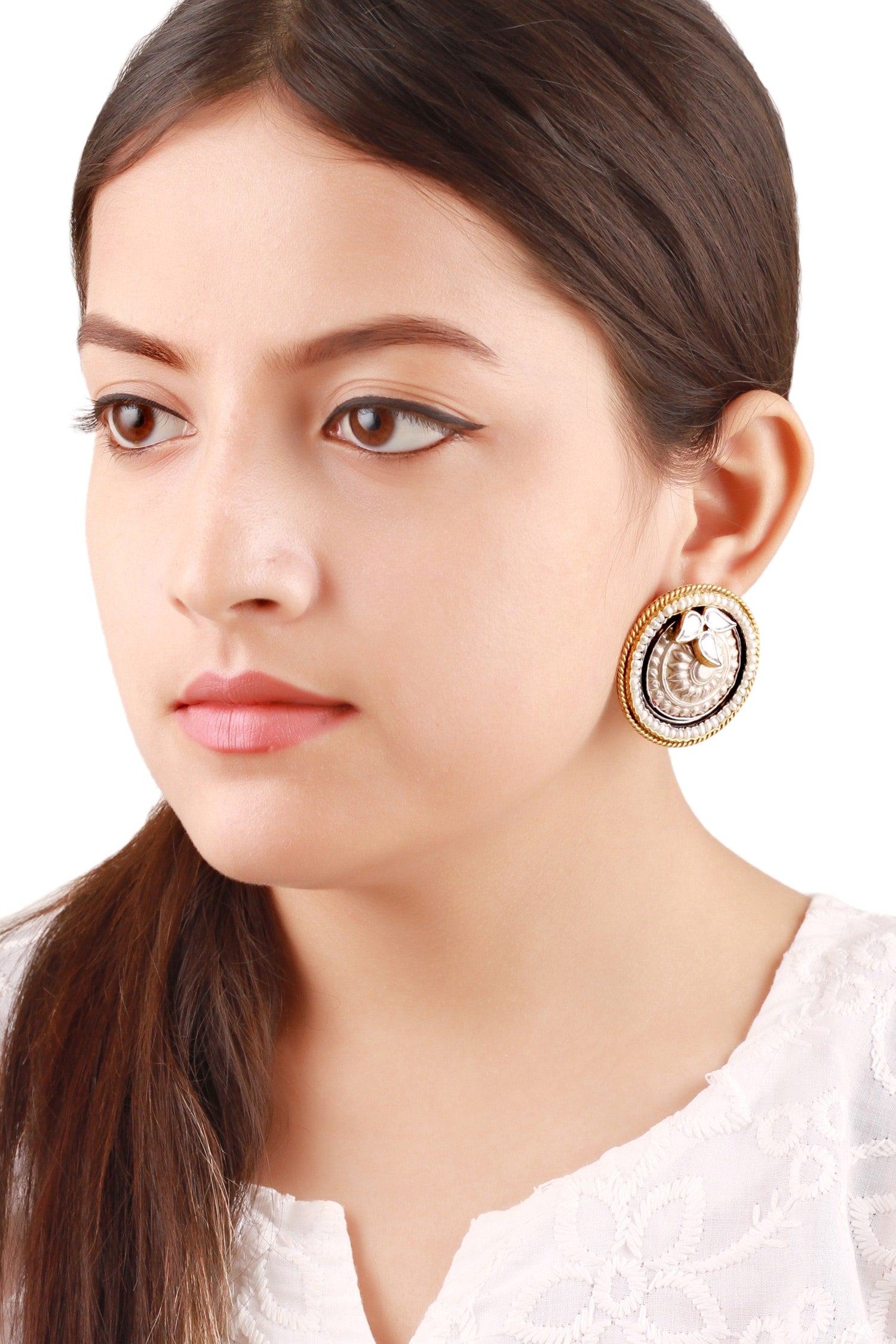 Carved Stud Earrings 