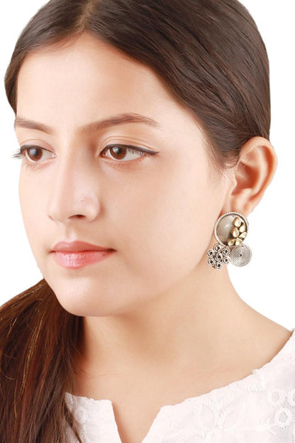 Carved Stud Earrings 