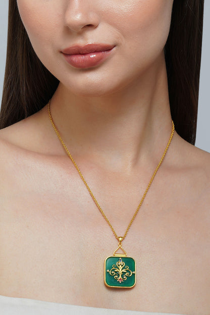 Onyx Embellished Pendant Necklace 