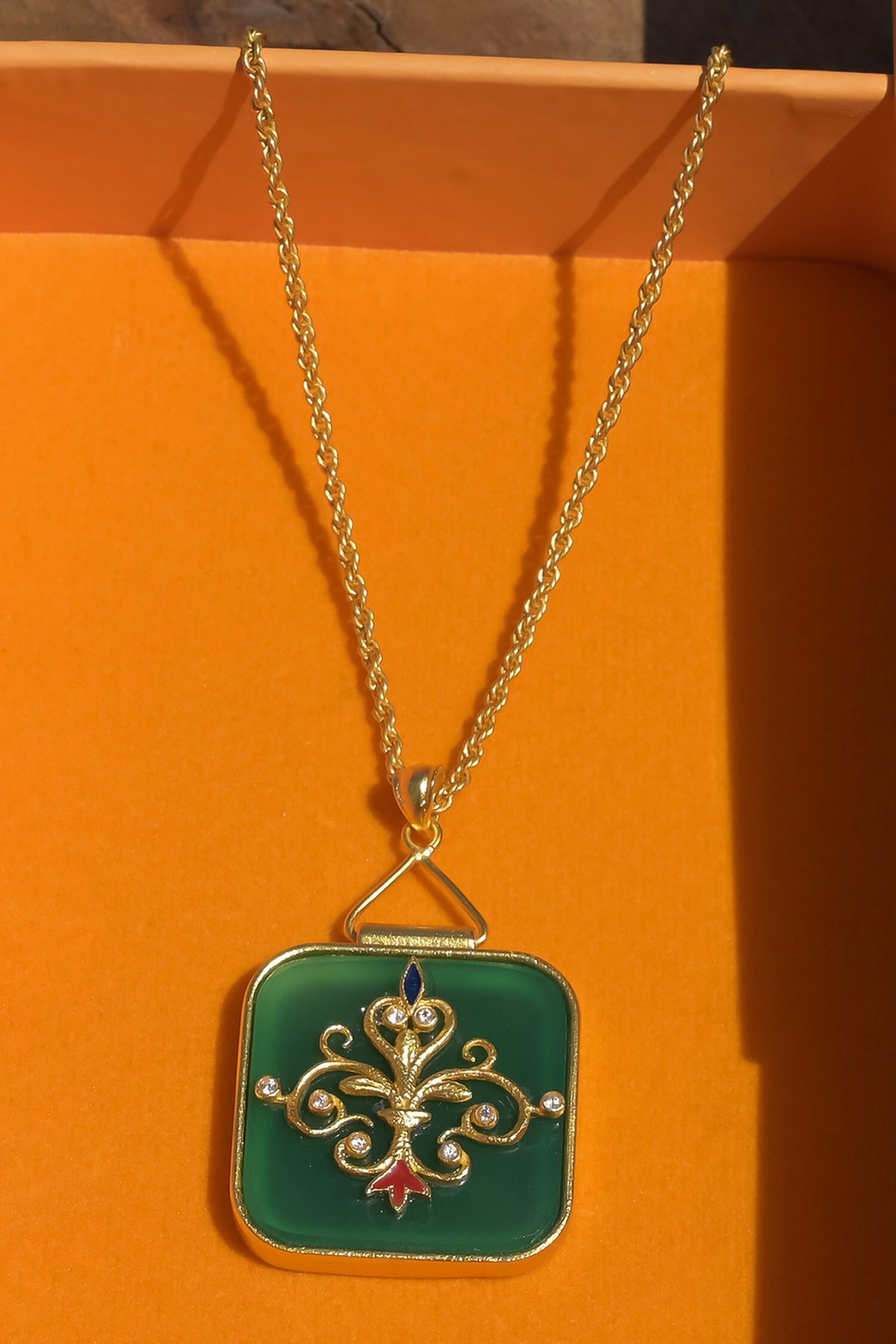 Onyx Embellished Pendant Necklace 