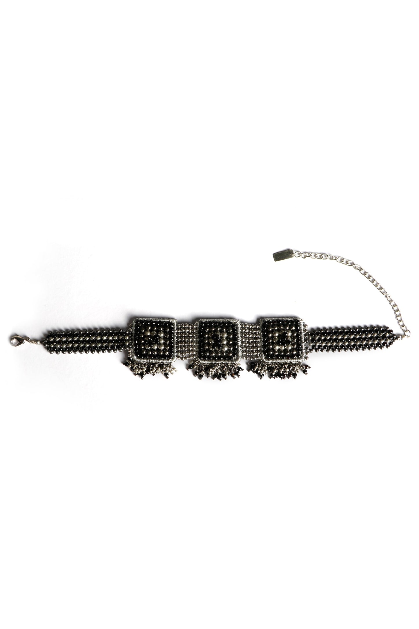 Khizan Choker 