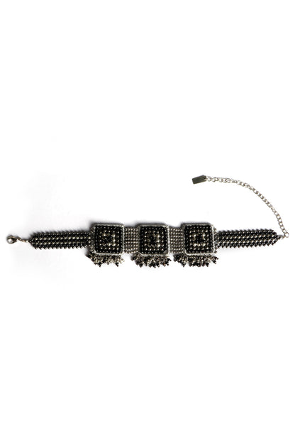 Khizan Choker 