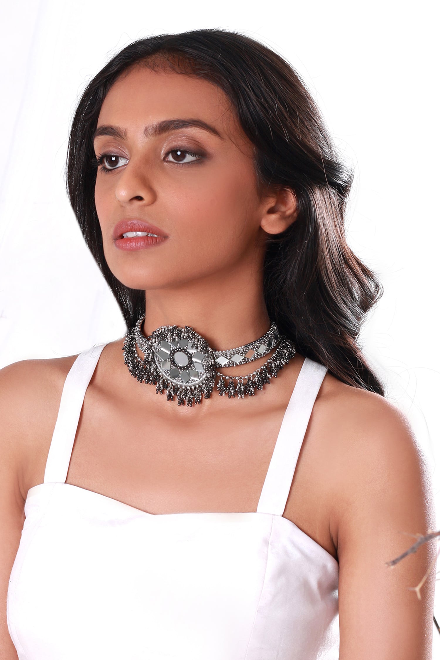 Ojasa Choker 